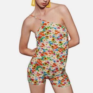 NWT ZARA FLORAL ONE SHOULDER ROMPER (Size Medium)